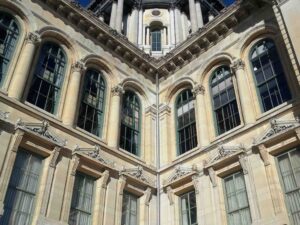 Multiple exterior windows on the Illinois State Capitol.