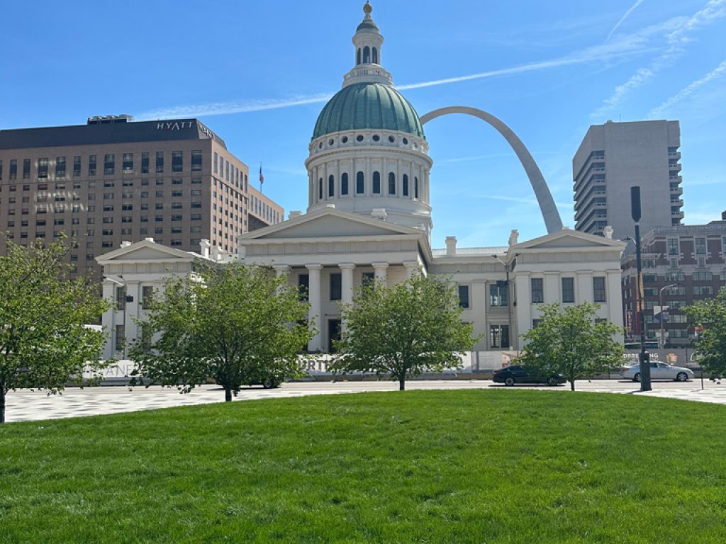 Old Courthouse – with Gateway Arch National Park in the background