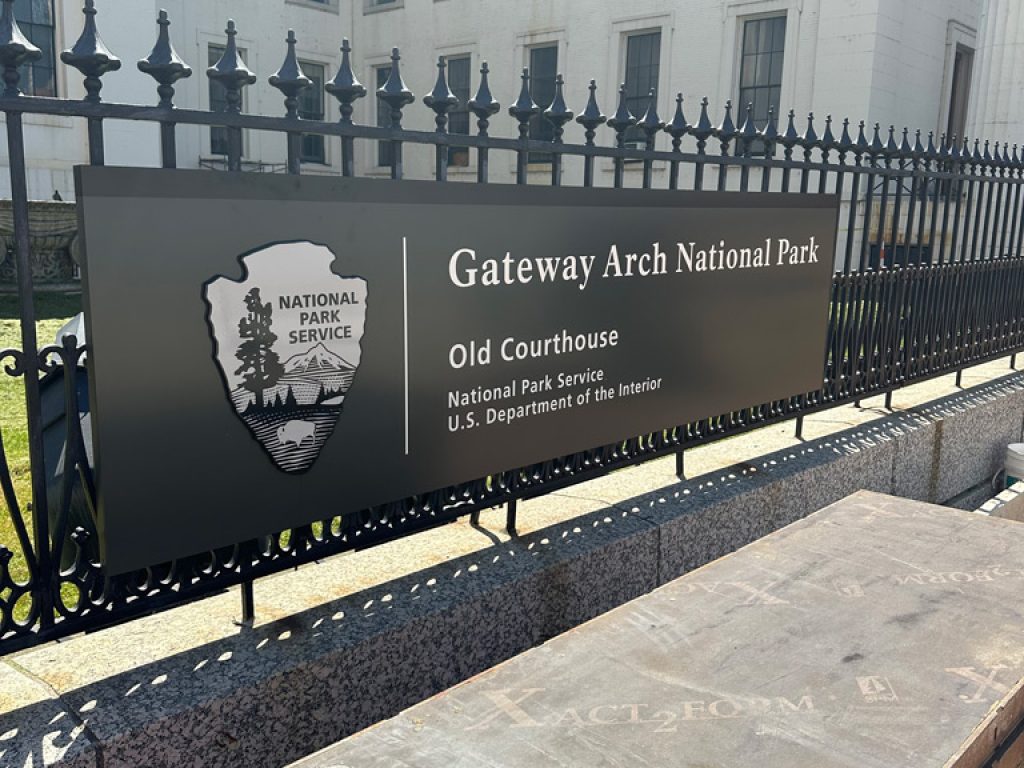 Old Courthouse – Gateway Arch National Park Sign