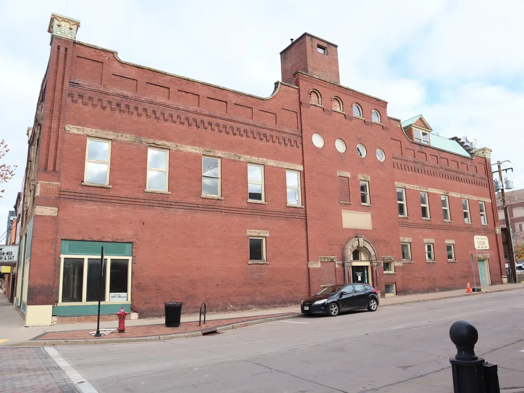 The Antique Emporium building side prior to restoration.