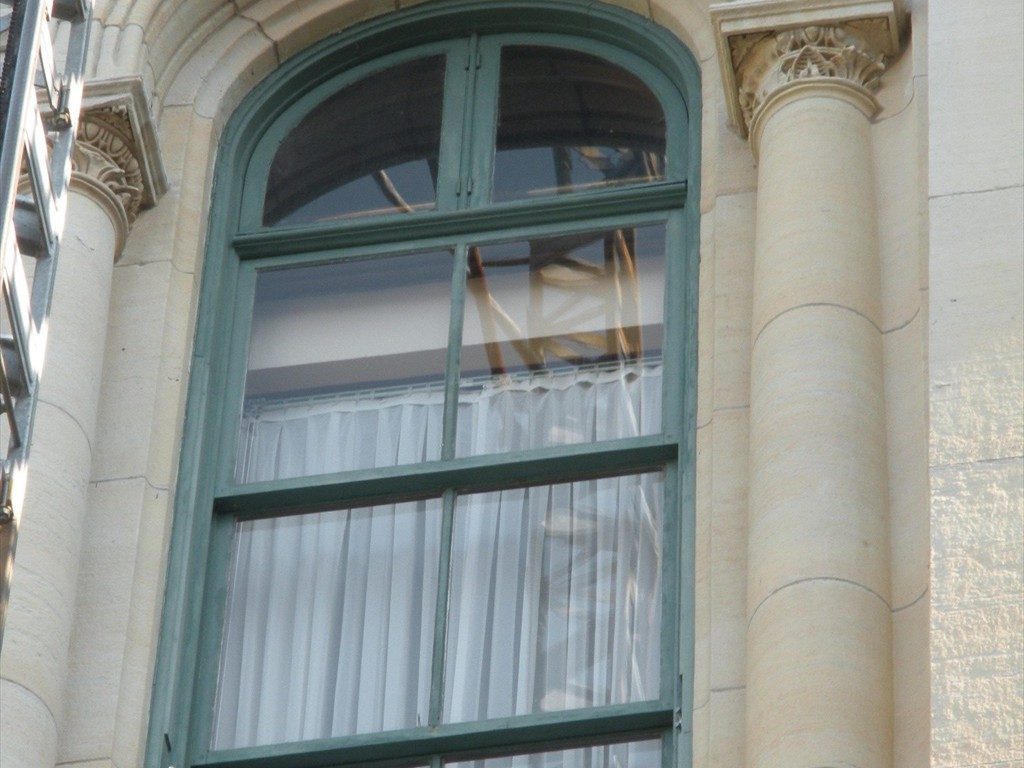 Details of an exterior window on the Illinois State Capitol.