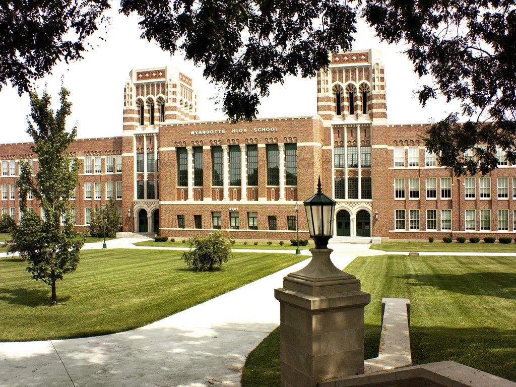 A front view of Wyandotte High School.
